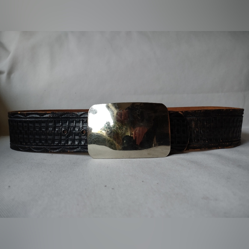 COOL VTG 70S EMBOSSED LEATHER VIETNAM VETERANS BELT CHICAGO NIKEL SILVER BUCKLE